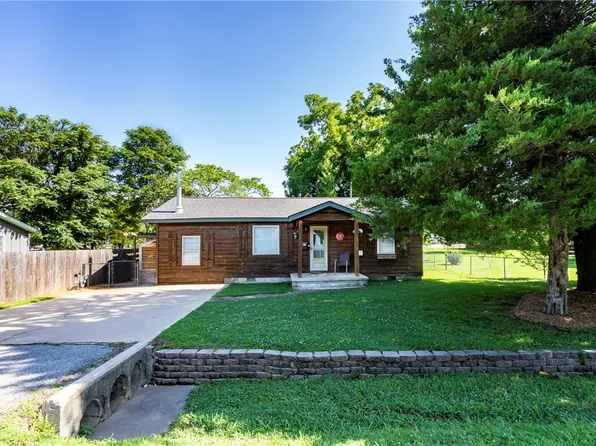215 E Granite St, Siloam Springs, AR 72761