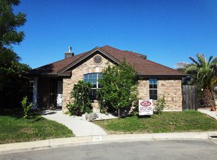 20 Leona Hts, Uvalde, TX 78801