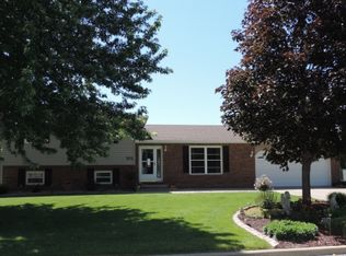 702 N Washington St, Hudson, IL