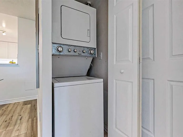 7 Lorraine Dr #502 — Photo 3