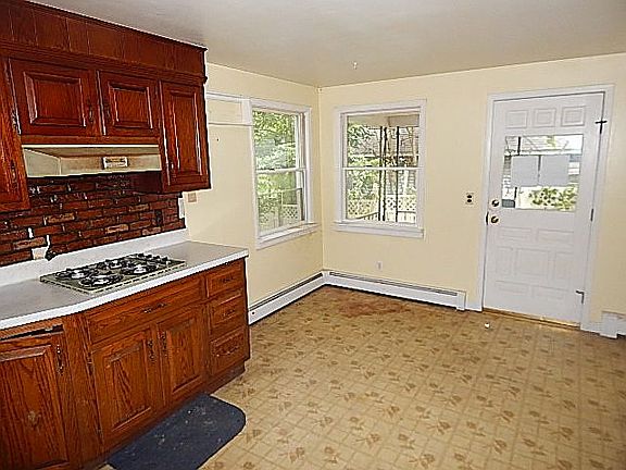 5th image of 210 Sullivan St