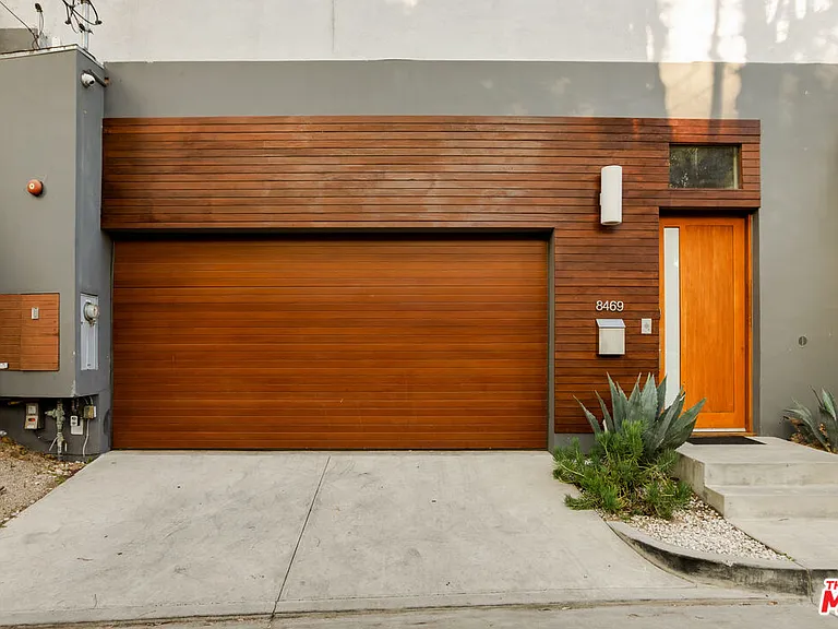 8469 Franklin Ave — Photo 2