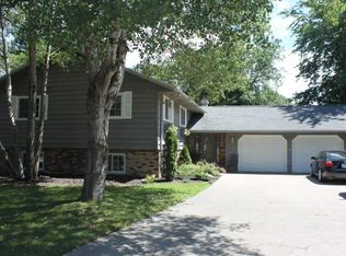 427 12th Avenue Cir NE, Sioux Center, IA 51250