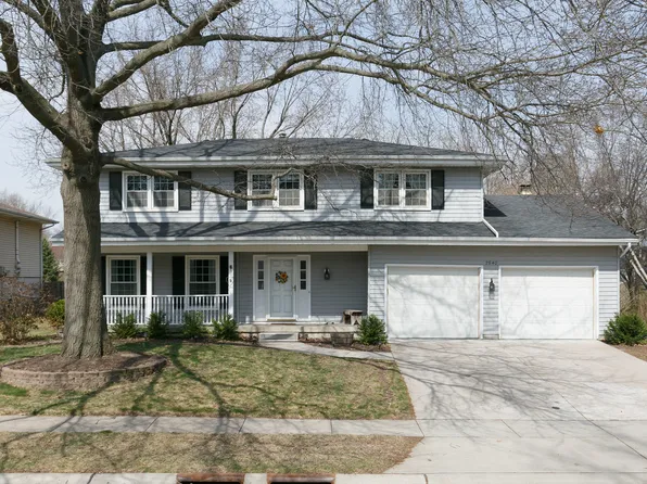 2540 E Crest Ave, Bettendorf, IA 52722