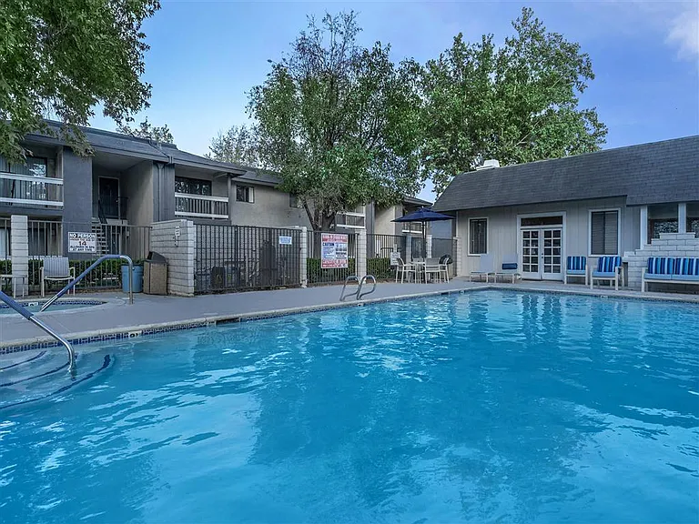 Montecito Apartments — Photo 10