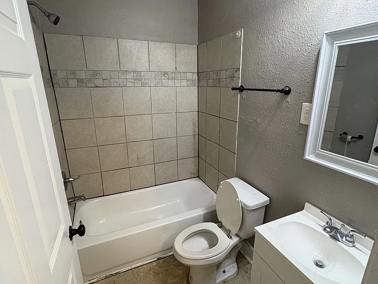 1366 S Cooper St — Photo 2