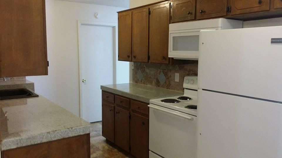 1st image of 401 E 8th St APT 4