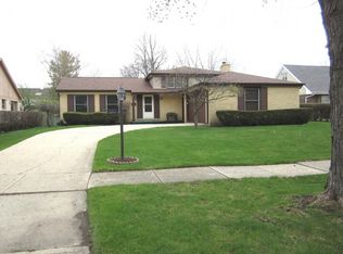 2215 Greenwood Rd, Glenview, IL 60026