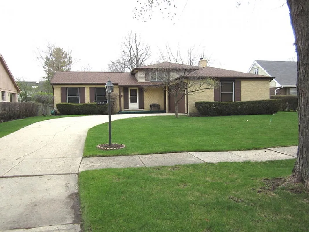 2215 Greenwood Rd photo 1