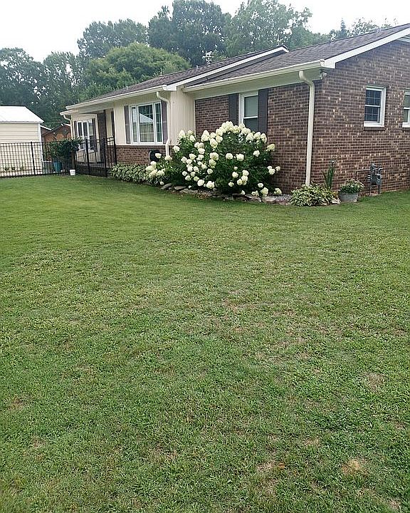 1st image of 375 Vineyard Dr