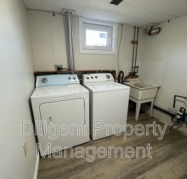 581 Barnes Cres #6 — Photo 11