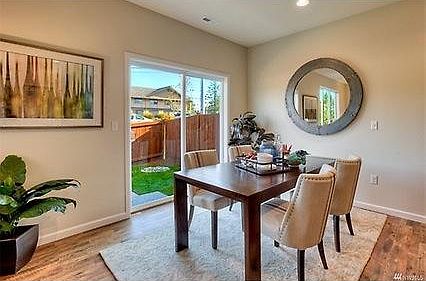 Dining space (representative picture from the furnished mode