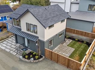 1052 NE 98th St #B, Seattle, WA 98115