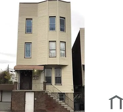 3 bed, 1000 sqft, $3,753 — Photo 1