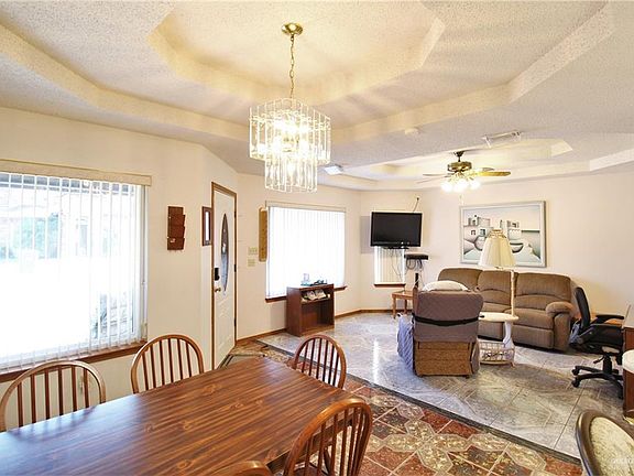 4th image of 2127 Crystal Dr
