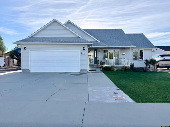 911 Applewood Dr, Rock Springs, WY 82901