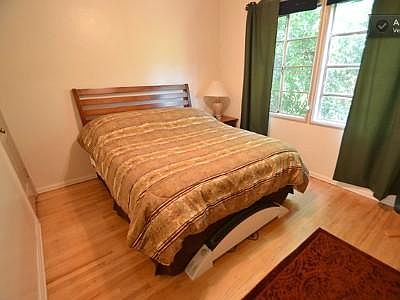 5th image of 3542 Hollydale Dr