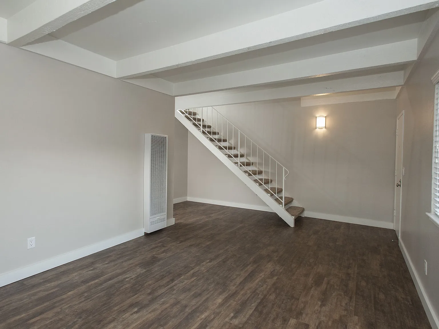 Monterey Townhouse — Photo 1