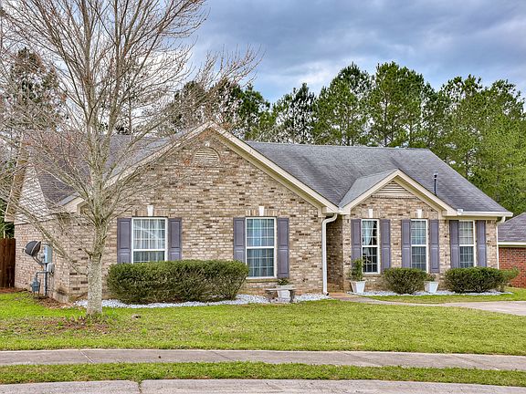 3rd image of 4715 Laural Oak Dr