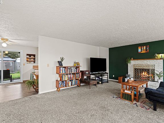 5th image of 8718 NE 95th St