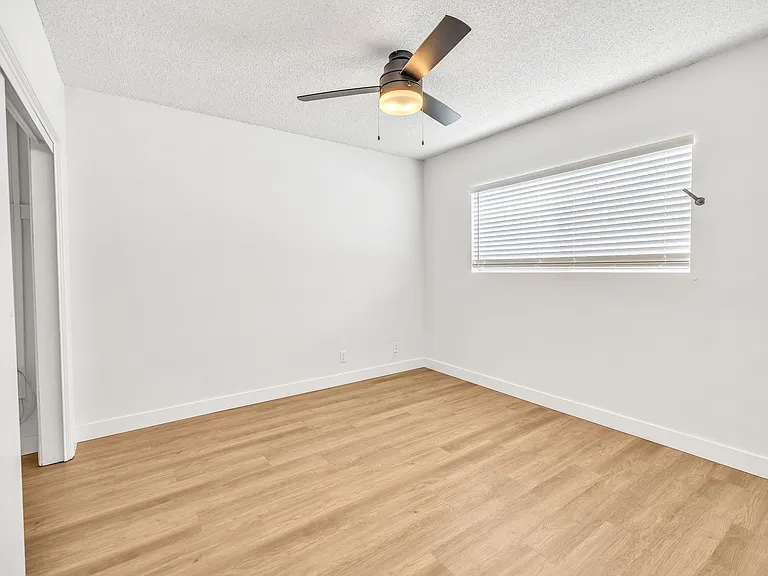 535 W 3rd St — Photo 22