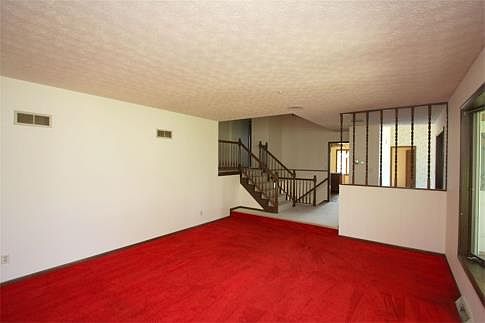 4th image of 792 Southridge Dr