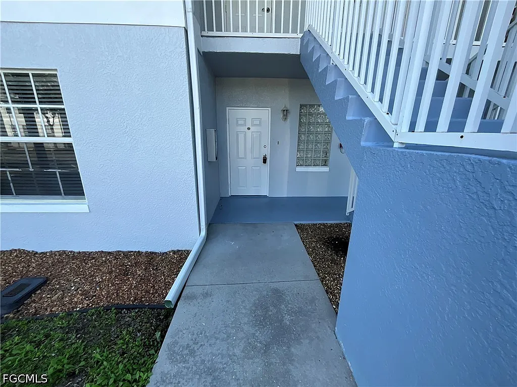 2 bed, 2.0 bath, 932 sqft, $1,200 — Photo 2