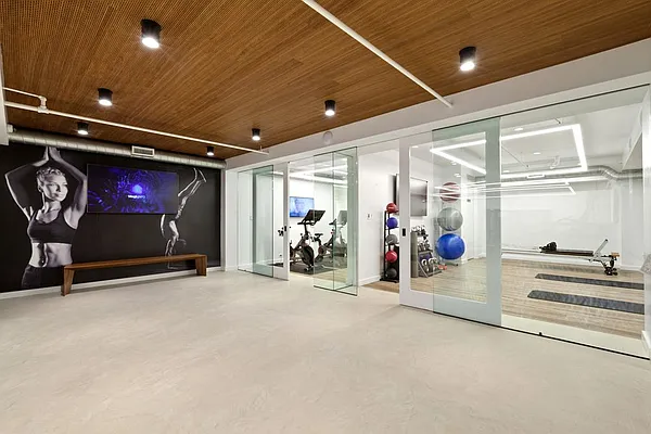 Rented by Greystar | media 10