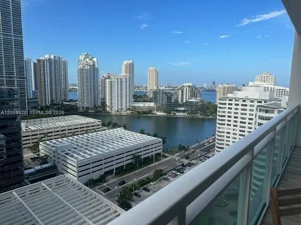 950 Brickell Bay Dr, Miami, FL