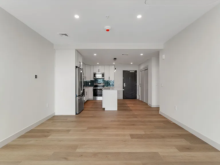 Bank Street Apartments — Photo 23
