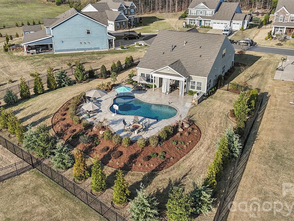 1st image of 1425 Lester Cir