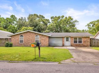 2410 Clairmont Ave, Pascagoula, MS 39567