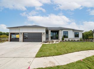 1007 Summerchase Cir, Derby, KS 67037