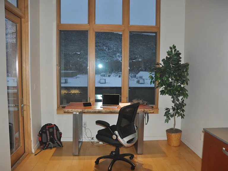 231 Robinson St #R-330 — Photo 35