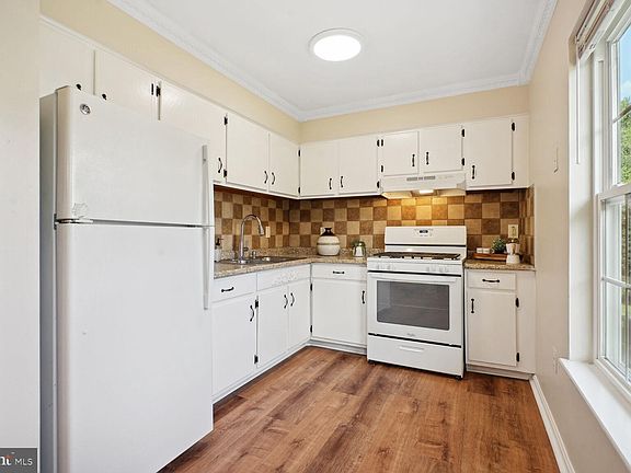3rd image of 9497 Linden Leaf Ct #2