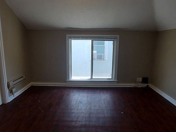 2nd image of 955 Burr St #2