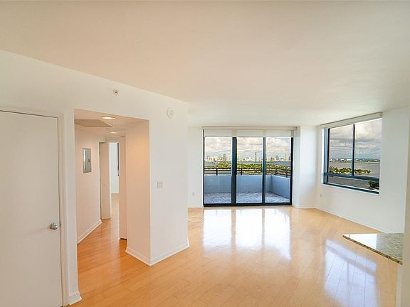 3rd image of 1330 West Ave APT 1401