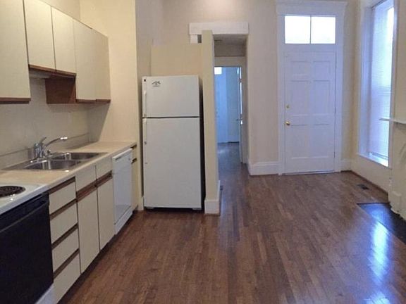 Spacious eat-in kitchen with covered fireplace