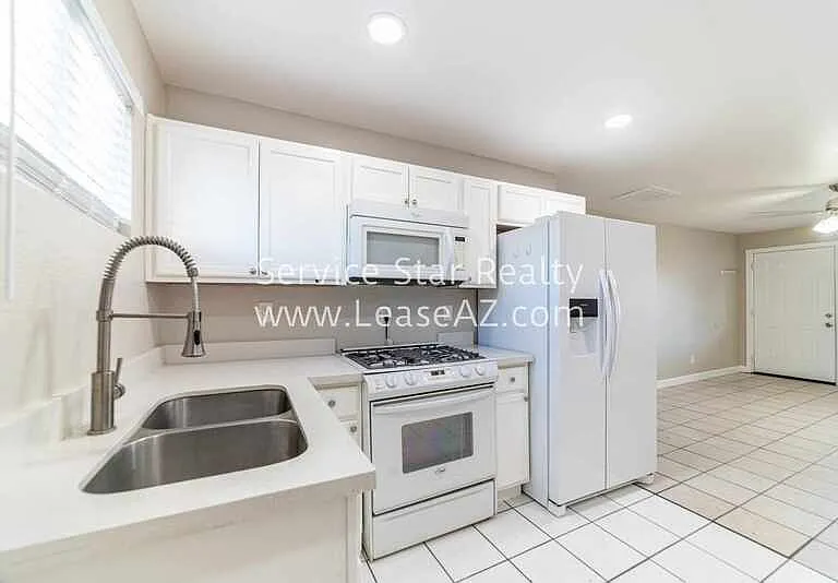 5460 W Palmaire Ave — Photo 7