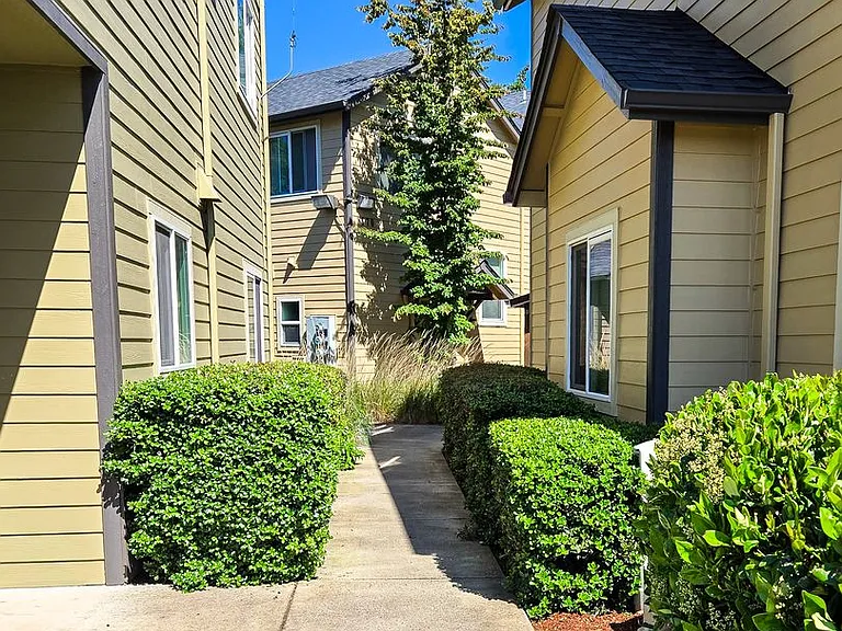 1150-1180 Jacobs Dr — Photo 2