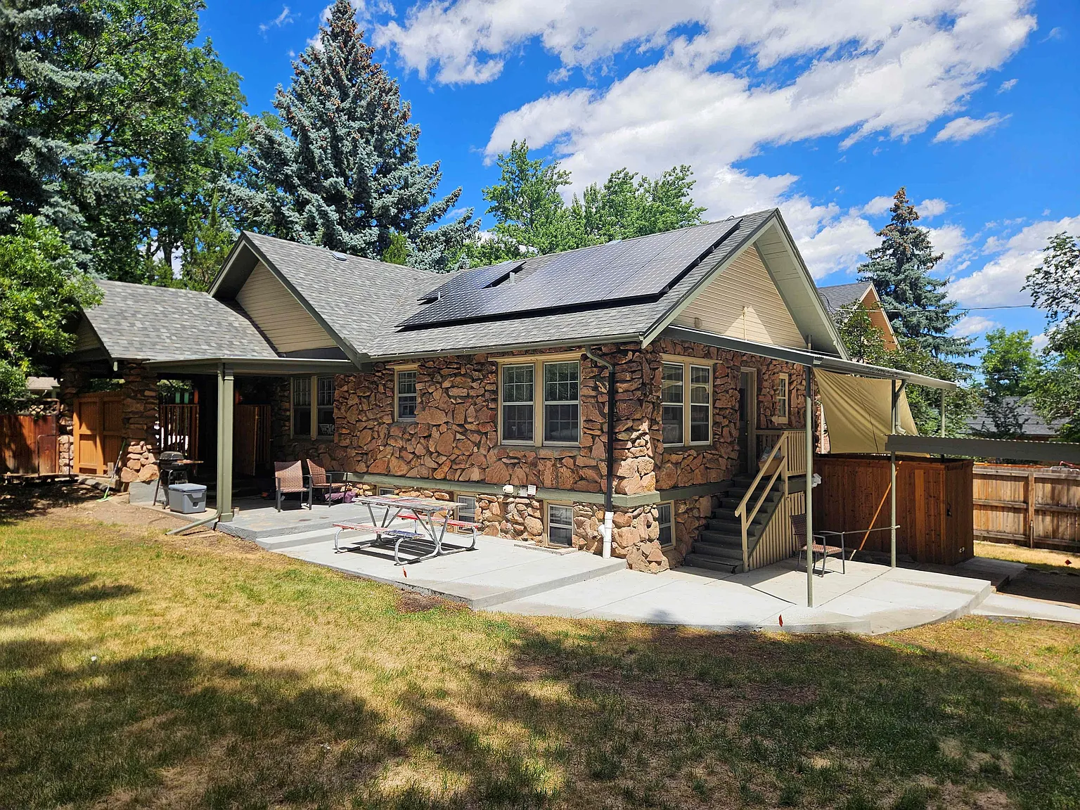 1032 Lincoln Pl — Photo 1