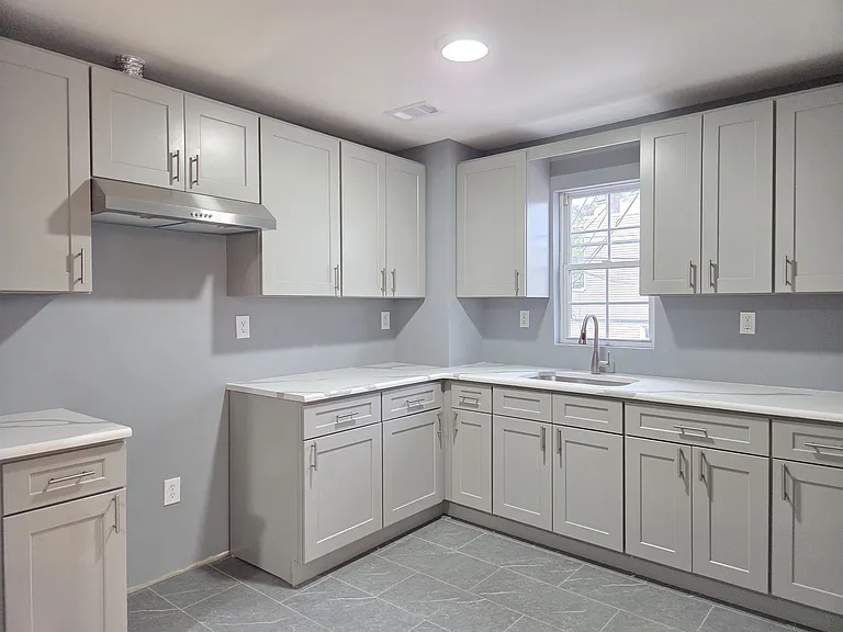 82 Mallory Ave #1 — Photo 4