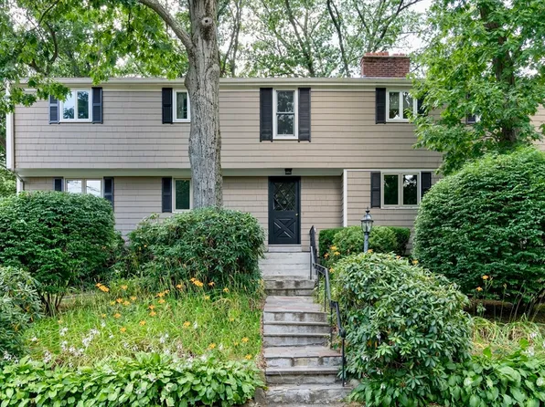 26 Hodge Rd, Arlington, MA 02474