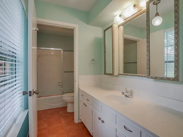 506 E Palm Valley Blvd — Photo 17