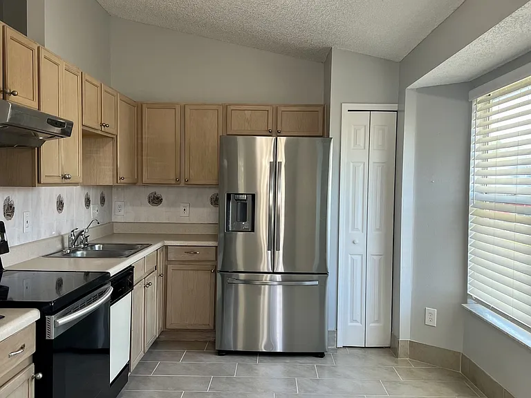 2386 Harbor Town Dr — Photo 18