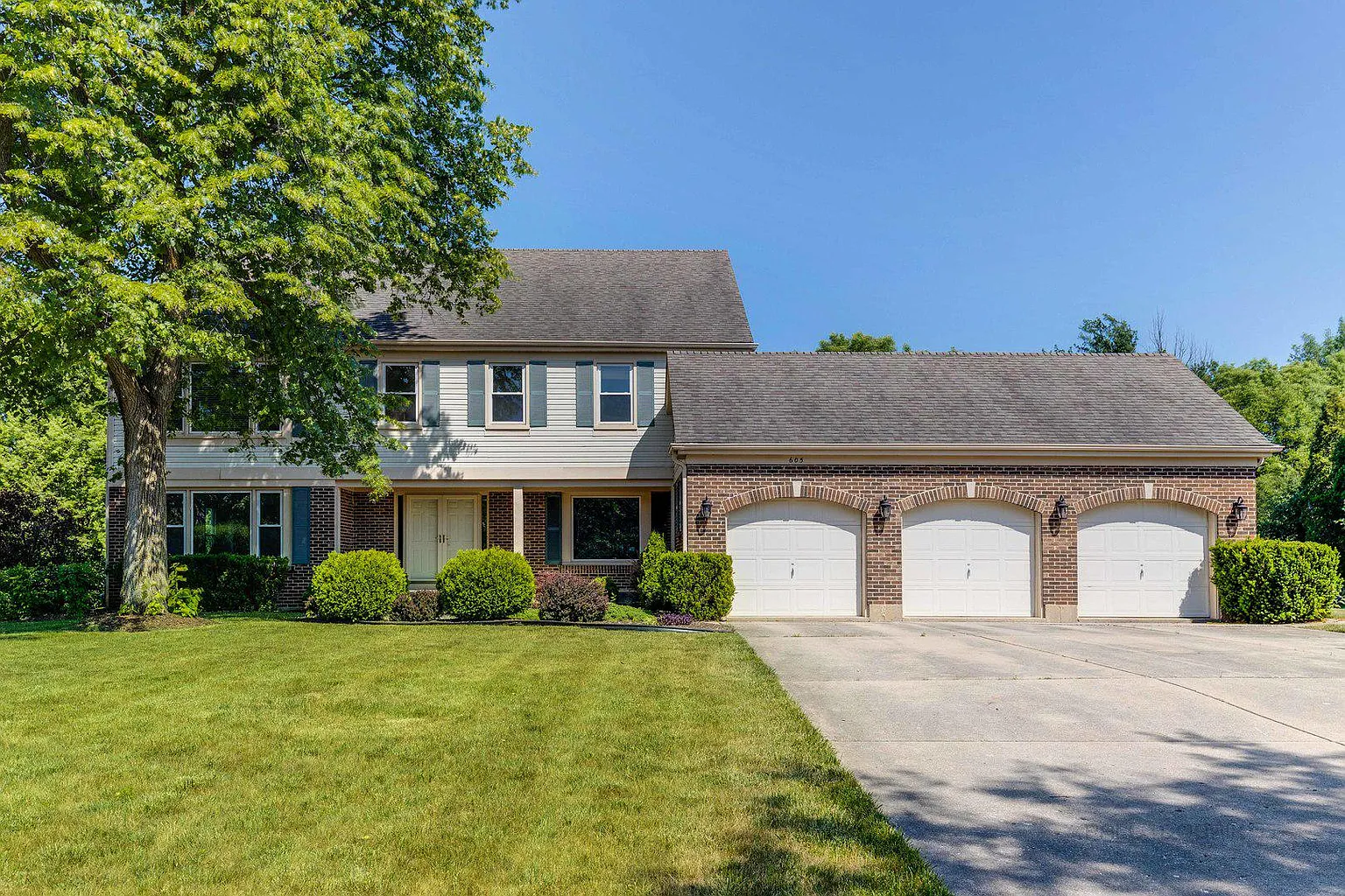 605 Hackberry Ct E photo 1
