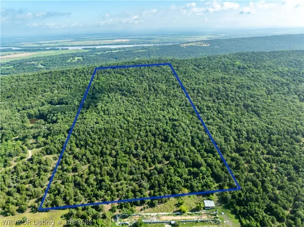 Payton Dr, Lavaca, AR 72941