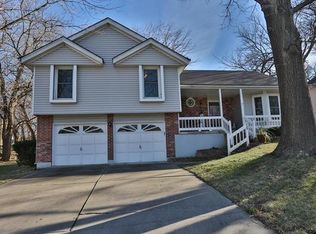 409 SE Brownfield Dr, Lees Summit, MO 64063