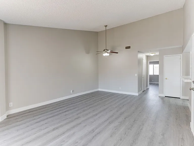 830 N Sloan Ln #202 — Photo 9