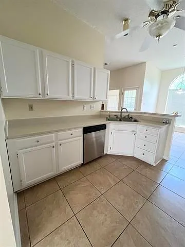 3 bed, 2.0 bath, 1374 sqft, $1,955 — Photo 4